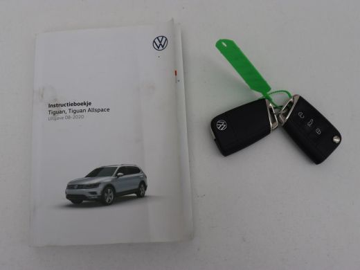 Volkswagen Tiguan Allspace 1.5 TSI R Line | Trekhaak | Camera | Full LED | Adaptive cruise | Virtual Cockpit | Park Assist |... ActivLease financial lease