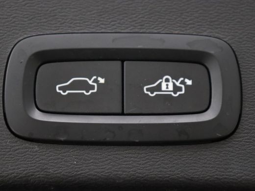 Volvo  XC40 Recharge P8 AWD R Design | Trekhaak | Stoel & stuurverwarming | Camera | Carplay | Leder/Alcantar... ActivLease financial lease