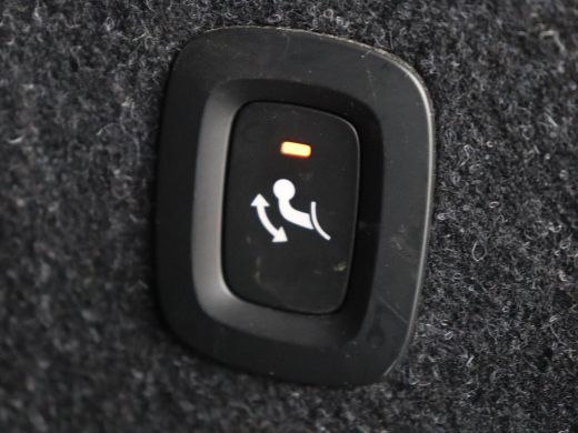 Volvo  XC40 Recharge P8 AWD R Design | Trekhaak | Stoel & stuurverwarming | Camera | Carplay | Leder/Alcantar... ActivLease financial lease