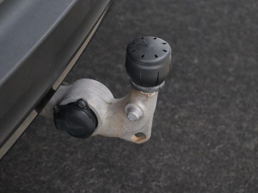 Volvo  XC40 Recharge P8 AWD R Design | Trekhaak | Stoel & stuurverwarming | Camera | Carplay | Leder/Alcantar... ActivLease financial lease