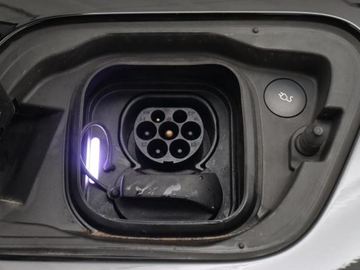 Volvo  XC40 Recharge P8 AWD R Design | Trekhaak | Stoel & stuurverwarming | Camera | Carplay | Leder/Alcantar... ActivLease financial lease