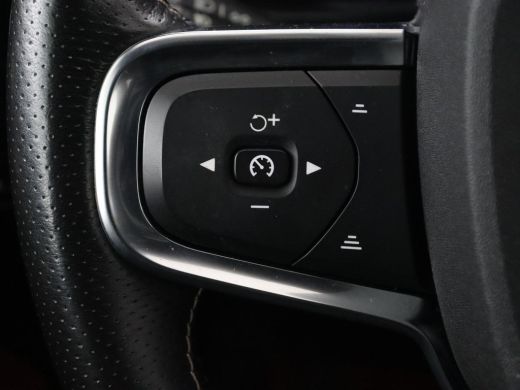 Volvo  XC40 Recharge P8 AWD R Design | Trekhaak | Stoel & stuurverwarming | Camera | Carplay | Leder/Alcantar... ActivLease financial lease