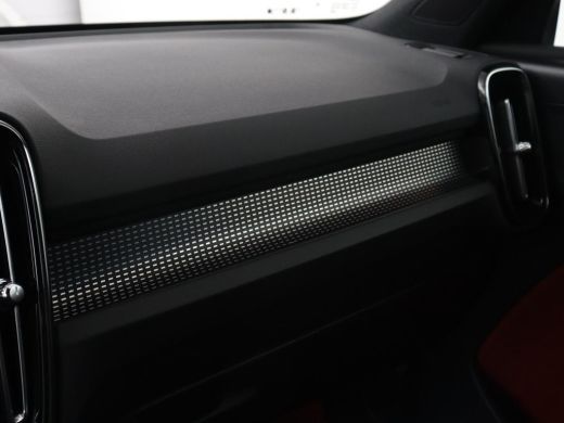 Volvo  XC40 Recharge P8 AWD R Design | Trekhaak | Stoel & stuurverwarming | Camera | Carplay | Leder/Alcantar... ActivLease financial lease