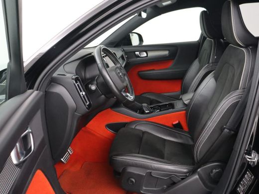 Volvo  XC40 Recharge P8 AWD R Design | Trekhaak | Stoel & stuurverwarming | Camera | Carplay | Leder/Alcantar... ActivLease financial lease