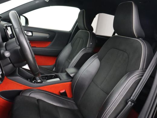 Volvo  XC40 Recharge P8 AWD R Design | Trekhaak | Stoel & stuurverwarming | Camera | Carplay | Leder/Alcantar... ActivLease financial lease