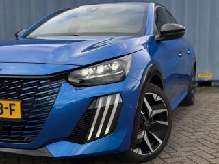 Peugeot e-208 EV GT Avantage 51 kWh | 11 kW lader | Achterspoiler | Achteruitrijcamera