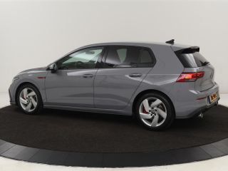 Volkswagen Golf 2.0 TSI GTI | Carplay | Sfeerverlichting | LED Plus | Sportstoelen | Parkeerhulp | Digital Cockpi...