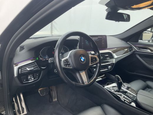 BMW 5 Serie Touring 530e xDrive M-sport HUD Laser Memory 4wielsturing Pano Business Edition Plus ActivLease financial lease