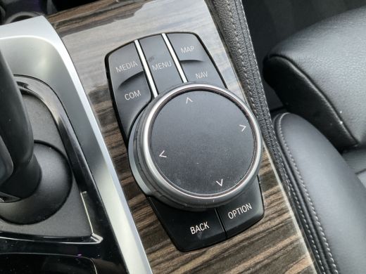 BMW 5 Serie Touring 530e xDrive M-sport HUD Laser Memory 4wielsturing Pano Business Edition Plus ActivLease financial lease