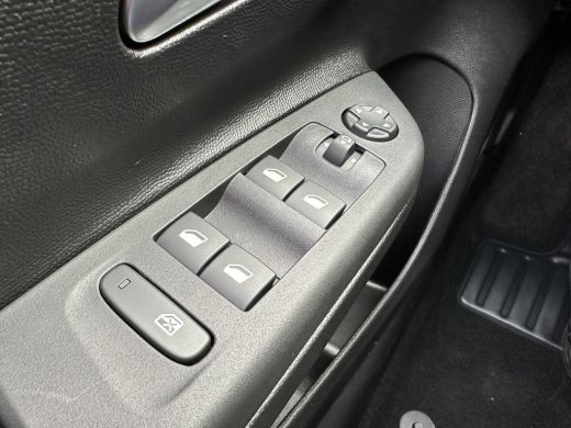 Opel Corsa GS | Dode hoek waarschuwing | LED achterlichten | LED koplampen met LED dagrijverlichting ActivLease financial lease