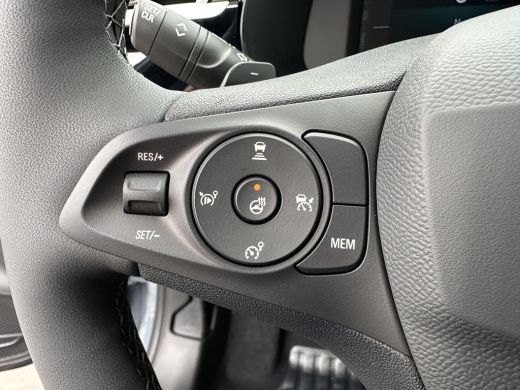 Opel Corsa GS | Dode hoek waarschuwing | LED achterlichten | LED koplampen met LED dagrijverlichting ActivLease financial lease