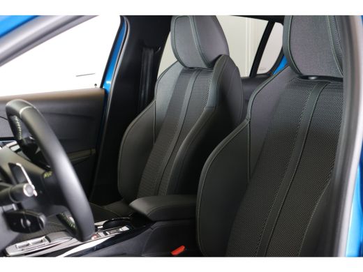 Peugeot 208 Hybrid 100 e-DCS6 GT | Panoramadak | Camera | PDC V+A | Verw. voorstoelen | LMV 17"| Keyless entr... ActivLease financial lease