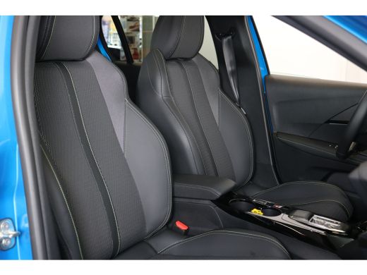 Peugeot 208 Hybrid 100 e-DCS6 GT | Panoramadak | Camera | PDC V+A | Verw. voorstoelen | LMV 17"| Keyless entr... ActivLease financial lease