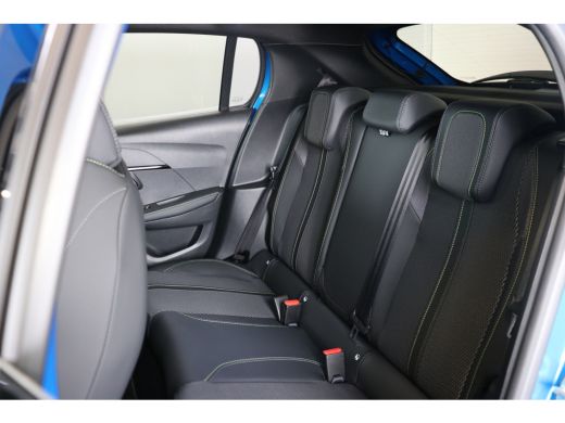 Peugeot 208 Hybrid 100 e-DCS6 GT | Panoramadak | Camera | PDC V+A | Verw. voorstoelen | LMV 17"| Keyless entr... ActivLease financial lease
