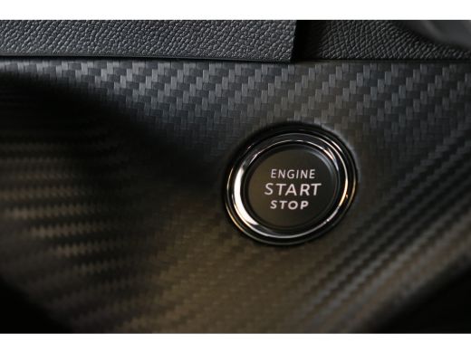 Peugeot 208 Hybrid 100 e-DCS6 GT | Panoramadak | Camera | PDC V+A | Verw. voorstoelen | LMV 17"| Keyless entr... ActivLease financial lease