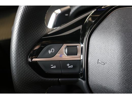 Peugeot 208 Hybrid 100 e-DCS6 GT | Panoramadak | Camera | PDC V+A | Verw. voorstoelen | LMV 17"| Keyless entr... ActivLease financial lease