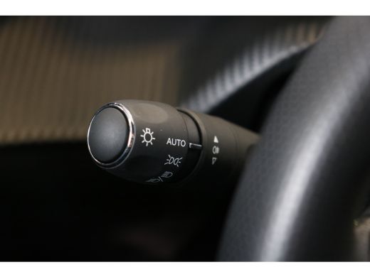 Peugeot 208 Hybrid 100 e-DCS6 GT | Panoramadak | Camera | PDC V+A | Verw. voorstoelen | LMV 17"| Keyless entr... ActivLease financial lease