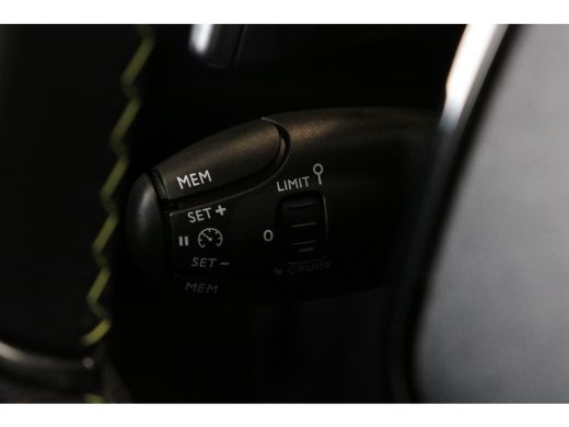 Peugeot 208 Hybrid 100 e-DCS6 GT | Panoramadak | Camera | PDC V+A | Verw. voorstoelen | LMV 17"| Keyless entr... ActivLease financial lease