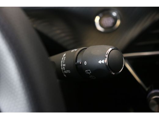 Peugeot 208 Hybrid 100 e-DCS6 GT | Panoramadak | Camera | PDC V+A | Verw. voorstoelen | LMV 17"| Keyless entr... ActivLease financial lease