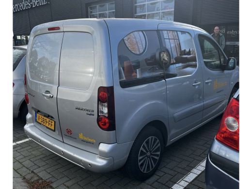 Peugeot Partner 120 1.6 BlueHDi 100 L1 Premi&egrave;re Camera | Cruise | Navigatie | Bluetooth | Parkeersensoren | Airco... ActivLease financial lease