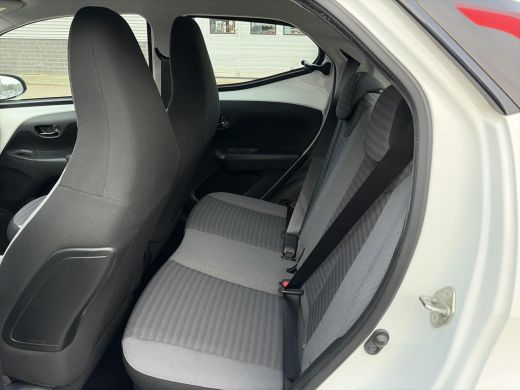 Toyota Aygo 1.0 VVT-i x-play ActivLease financial lease