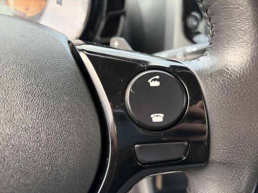 Toyota Aygo 1.0 VVT-i x-play ActivLease financial lease