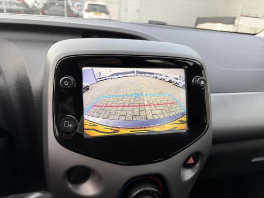 Toyota Aygo 1.0 VVT-i x-play ActivLease financial lease