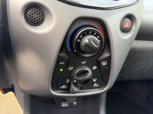 Toyota Aygo 1.0 VVT-i x-play ActivLease financial lease