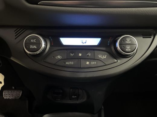 Toyota Yaris 1.5 Hybrid Active ActivLease financial lease