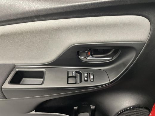 Toyota Yaris 1.5 Hybrid Active ActivLease financial lease