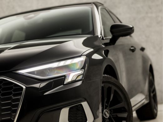 Audi A3 Sportback 30 TFSI Sport Automaat (SCHUIFDAK, BLACK EDITION, APPLE CARPLAY, GROOT NAVI, ADAPTIVE C... ActivLease financial lease