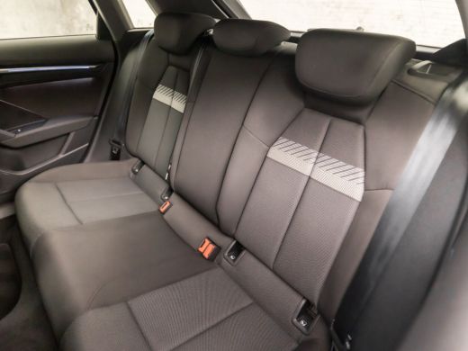 Audi A3 Sportback 30 TFSI Sport Automaat (SCHUIFDAK, BLACK EDITION, APPLE CARPLAY, GROOT NAVI, ADAPTIVE C... ActivLease financial lease