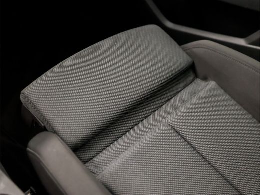 Audi A3 Sportback 30 TFSI Sport Automaat (SCHUIFDAK, BLACK EDITION, APPLE CARPLAY, GROOT NAVI, ADAPTIVE C... ActivLease financial lease