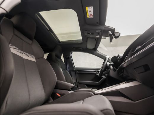 Audi A3 Sportback 30 TFSI Sport Automaat (SCHUIFDAK, BLACK EDITION, APPLE CARPLAY, GROOT NAVI, ADAPTIVE C... ActivLease financial lease