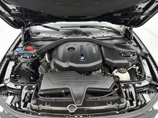 BMW 3 Serie Touring 318i M Sport Automaat Corporate / Panoramadak / Leder-sport / Camera / Navigatie / M-Spor... ActivLease financial lease