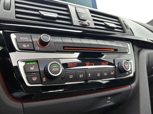 BMW 3 Serie Touring 318i M Sport Automaat Corporate / Panoramadak / Leder-sport / Camera / Navigatie / M-Spor... ActivLease financial lease