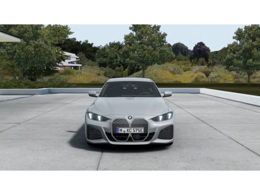 BMW i4 eDrive35 M Sport / Achteruitrijcamera / Stuurverwarming / Stoelverwarming / Widescreen Display ActivLease financial lease