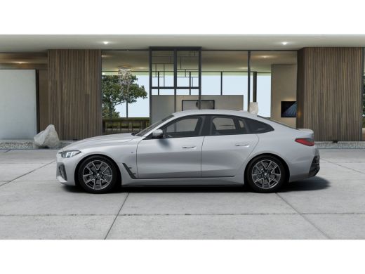 BMW i4 eDrive35 M Sport / Achteruitrijcamera / Stuurverwarming / Stoelverwarming / Widescreen Display ActivLease financial lease