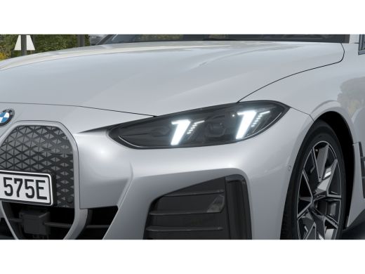 BMW i4 eDrive35 M Sport / Achteruitrijcamera / Stuurverwarming / Stoelverwarming / Widescreen Display ActivLease financial lease