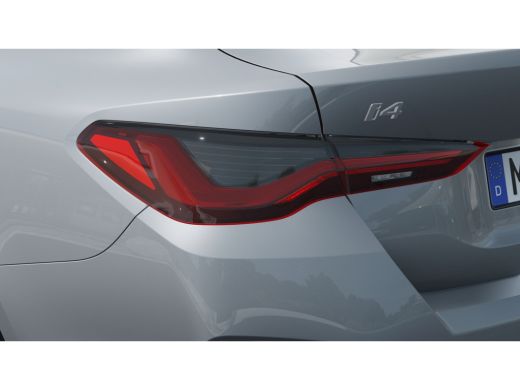 BMW i4 eDrive35 M Sport / Achteruitrijcamera / Stuurverwarming / Stoelverwarming / Widescreen Display ActivLease financial lease