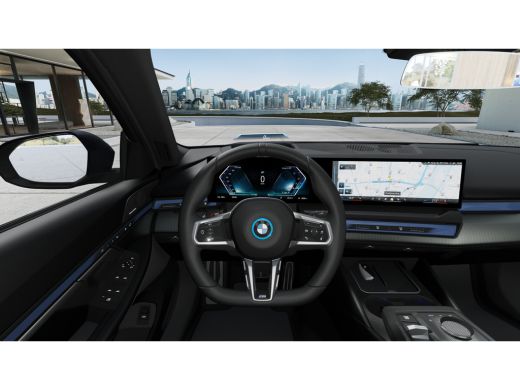 BMW i5 eDrive40 M Sport / Panoramadak / Trekhaak / M Sportonderstel / Stoelventilatie / Comfort Access /... ActivLease financial lease