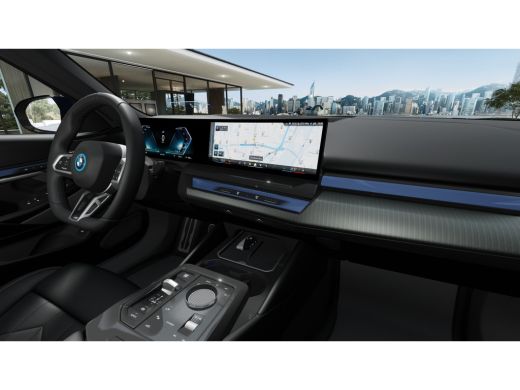 BMW i5 eDrive40 M Sport / Panoramadak / Trekhaak / M Sportonderstel / Stoelventilatie / Comfort Access /... ActivLease financial lease