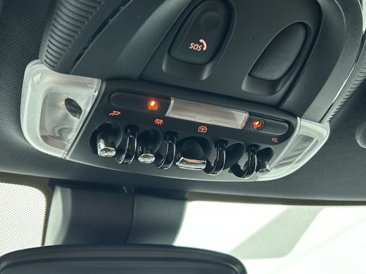 Mini Clubman 1.5 136Pk Automaat Cooper Edition / Panoramadak / Airco-ecc./ Navigatie / Leder / Xenon / Apk 08-... ActivLease financial lease