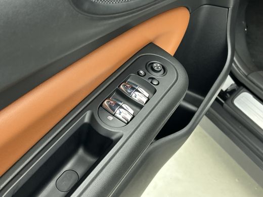Mini Clubman 1.5 136Pk Automaat Cooper Edition / Panoramadak / Airco-ecc./ Navigatie / Leder / Xenon / Apk 08-... ActivLease financial lease