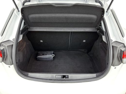 Opel Corsa 1.2 Edition / Trekhaak / Distributie bij 104dkm.vervangen / Airco / Pdc. / Navigatie / Edition+Li... ActivLease financial lease