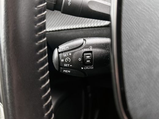 Peugeot 2008 1.5 HDi Blue Active / Trekhaak / Airco-ecc./ Camera / Navigatie / Radio multimedia / Apk 12-26 ActivLease financial lease