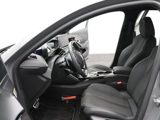 Peugeot 208 1.2 Hybrid 145 e-DCS6 GT | Achterbank in delen neerklapbaar | Achterruitverwarming | Achterspoiler ActivLease financial lease