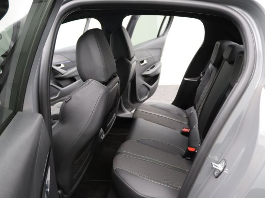 Peugeot 208 1.2 Hybrid 145 e-DCS6 GT | Achterbank in delen neerklapbaar | Achterruitverwarming | Achterspoiler ActivLease financial lease