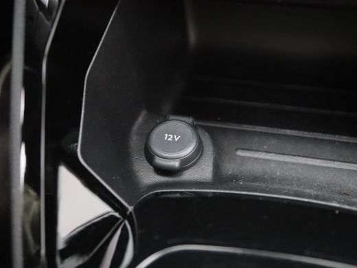 Peugeot 208 1.2 Hybrid 145 e-DCS6 GT | Achterbank in delen neerklapbaar | Achterruitverwarming | Achterspoiler ActivLease financial lease