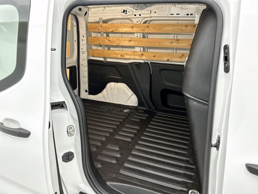 Peugeot Partner 1.2 Benzine 111PK Euro6 *Distributie bij 43Dkm. vervangen* Premium / Airco / Navigatie / Schuifde... ActivLease financial lease